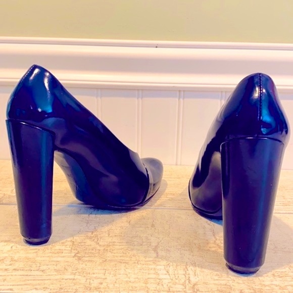 Louis Vuitton Navy Patent Leather Pumps Stilettos Sculptured Heel, Black Cap Toe - Picture 5 of 16